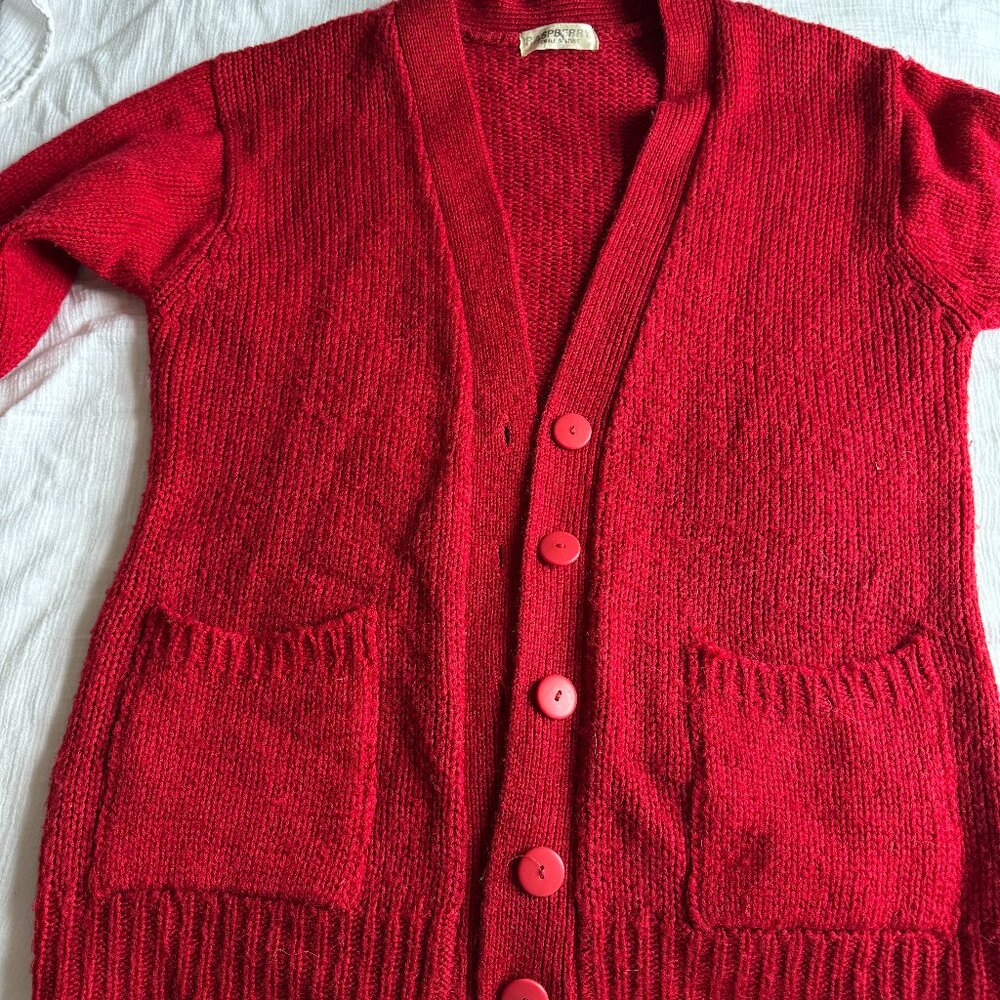 This is a beautiful cardigan perfect to combine with multiple outfits, loose and